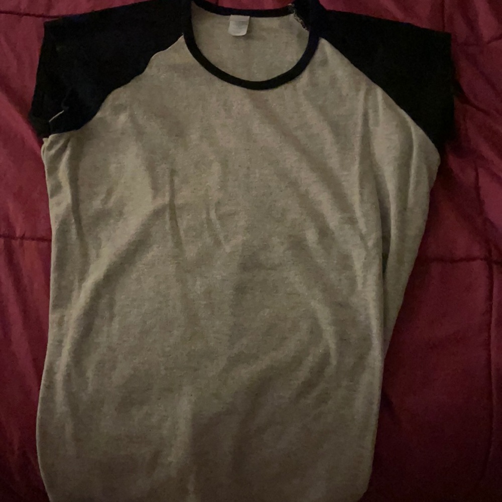 Grey and black baseball tee short sleeve large